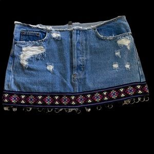 Carmar Embroidered Jean Mini Skirt w Metal Rings Size 27
